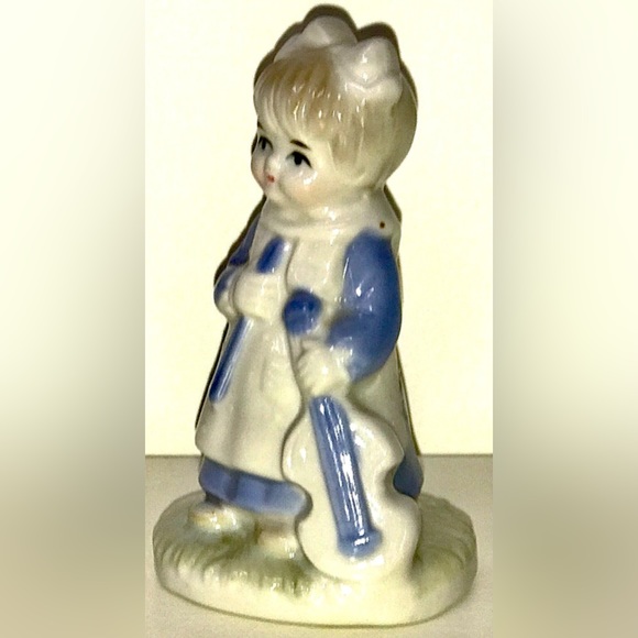 Early Mid Century Antique Young Girl in Dress Holding Violin Fiddle Figurine - Picture 5 of 9